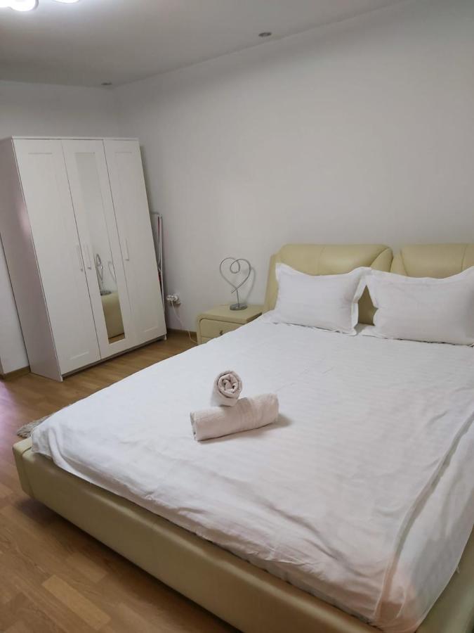 Avrig-Ferdinand Studio Bukarest Eksteriør billede