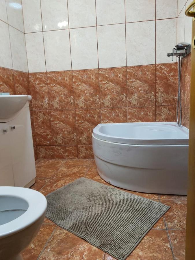 Avrig-Ferdinand Studio Bukarest Eksteriør billede