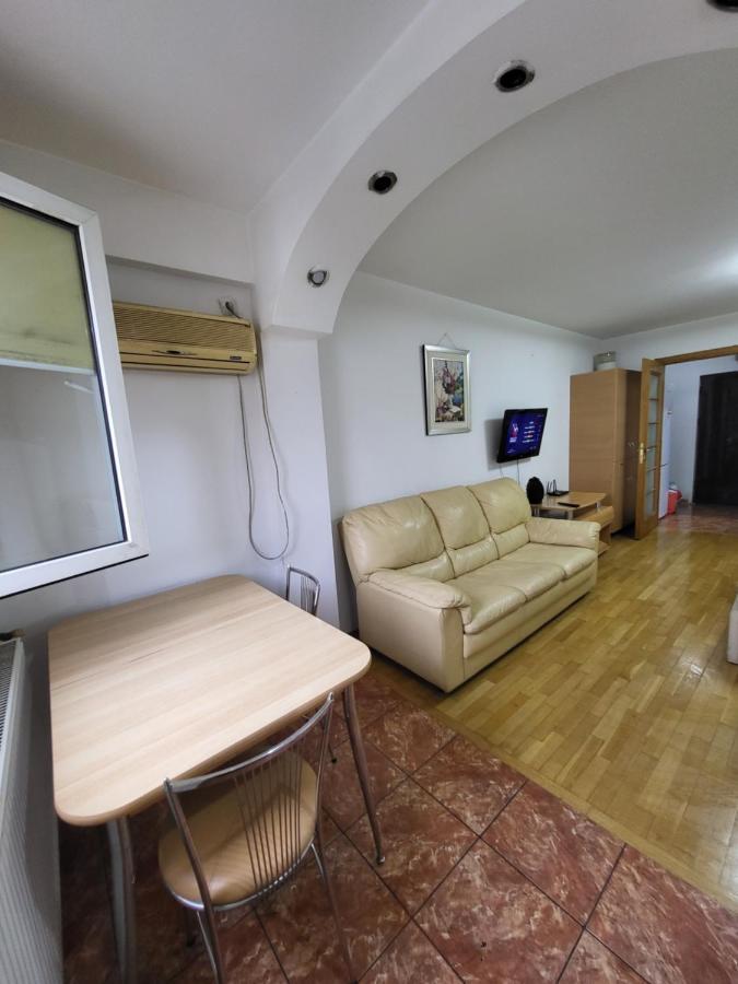 Avrig-Ferdinand Studio Bukarest Eksteriør billede